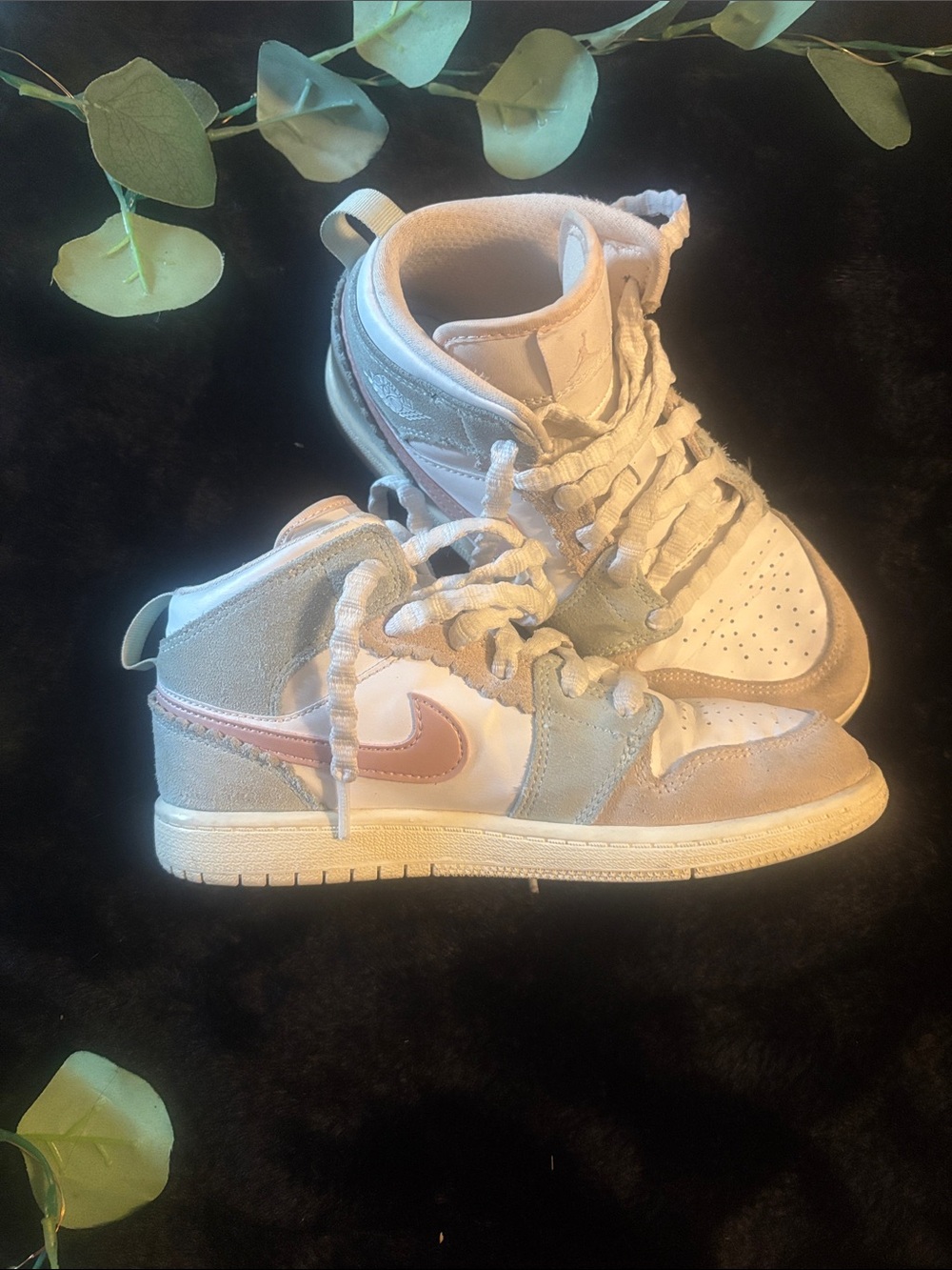 Nike Kids High-Top Sneakers in White, Light Gray & Pink